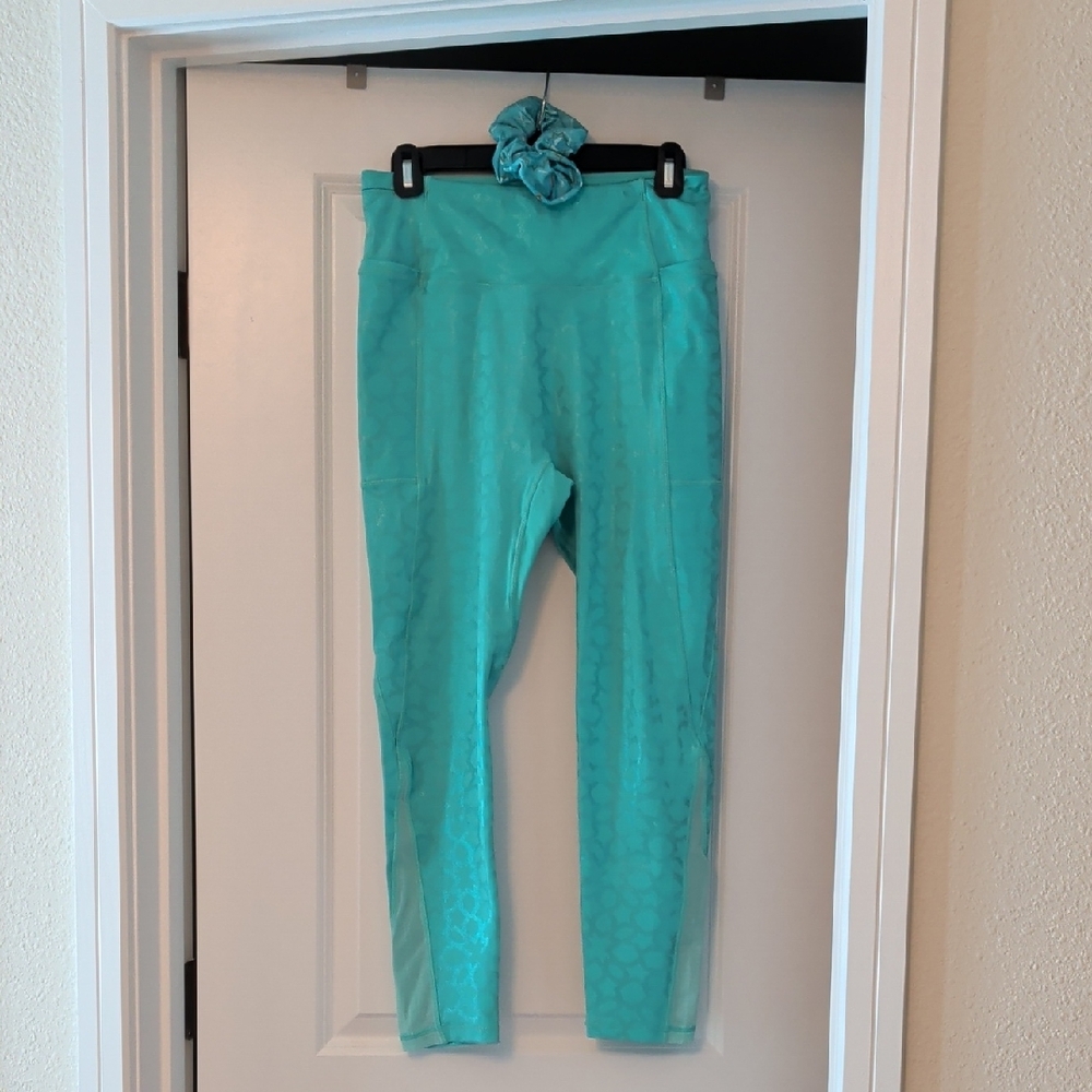 Crowned Athletics "Jasmine" Inspired High-Waist Leggings with Matching Scrunchie